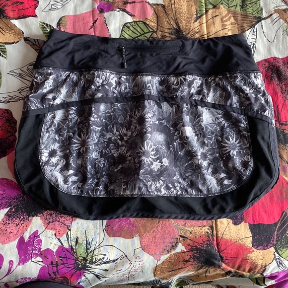 Lululemon Hotty Hot Skirt - Picture 3 of 7